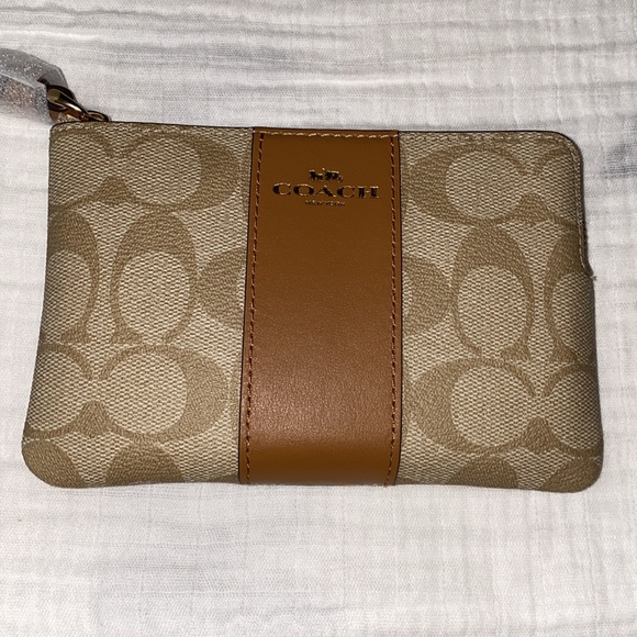 Coach signature corner zip wristlet - Picture 3 of 14